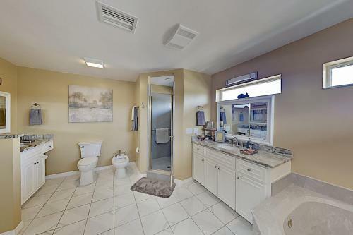 Beautiful River Home With Private Pool, Dock & Beach Home