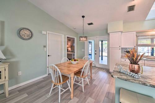 Family Fun - Port Charlotte Beach Bungalow!