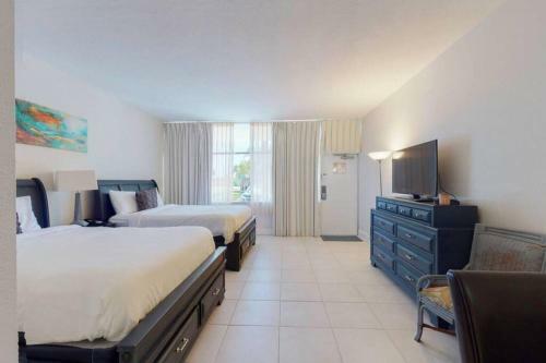 Apartamento Sea Breeze, Studio 510, Beach Steps Away!+pool+wifi