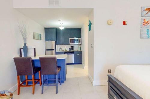 Apartamento Sea Breeze, Studio 510, Beach Steps Away!+pool+wifi