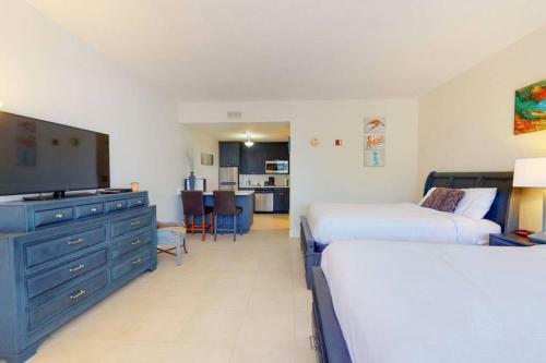 Apartamento Sea Breeze, Studio 510, Beach Steps Away!+pool+wifi