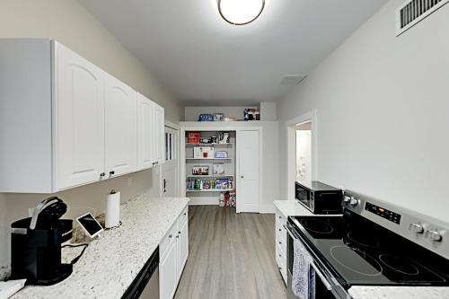 Apartamento Historic District Retreat - Festive Backyard Duplex