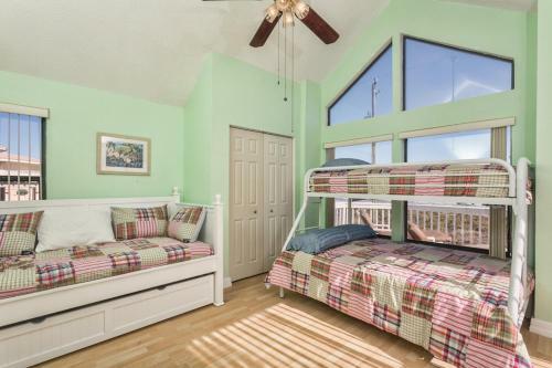White Sand Beach House, 3 Bedroom, Ocean Front, Sleeps 8, Wifi