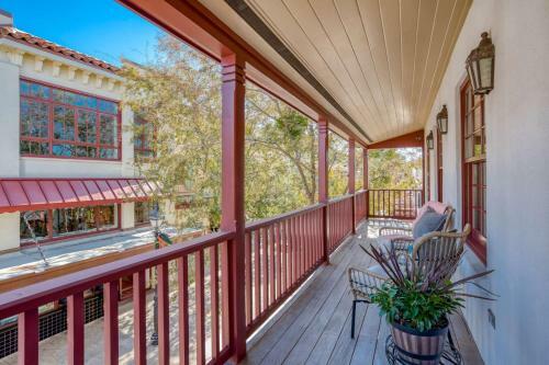 St. George Street Apartment