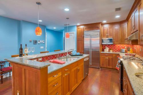 St. George Street Apartment