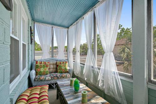 Apartamento Casa Bella- Chic, Retro Apt- Steps To Historic District!