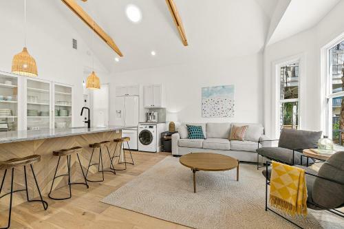 Haven Tiny House - Pool, Walk To Downtown