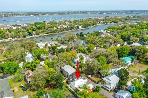 Haven Tiny House - Pool, Walk To Downtown