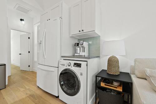 Haven Tiny House - Pool, Walk To Downtown