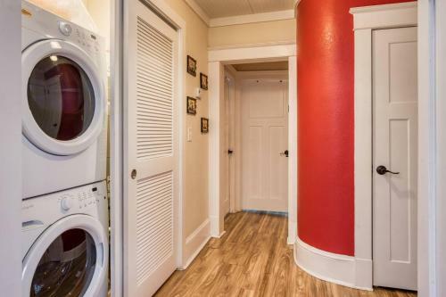 Orange Street Apartment