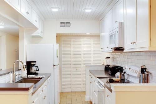 Ocean House 308: Terrace By The Sea