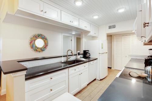 Ocean House 308: Terrace By The Sea