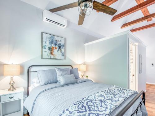 Luxe Victorian Carriage House In Historic District Home