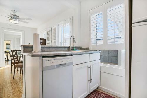 Beach Cottage! 100 Steps To The Sand, Pets Ok, Private Deck!