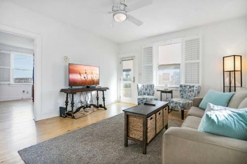 Beach Cottage! 100 Steps To The Sand, Pets Ok, Private Deck!