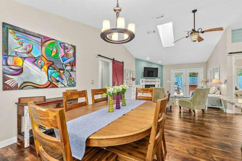 Island Sun House - Walk To State Park And Beach!