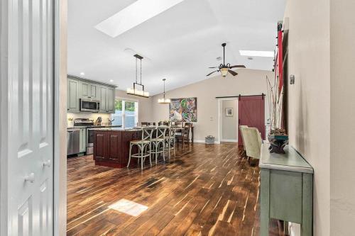 Island Sun House - Walk To State Park And Beach!