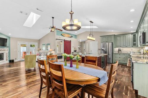 Island Sun House - Walk To State Park And Beach!