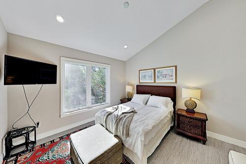 Charming Casa Nel Bosco - Walk To Eateries & Shops Home