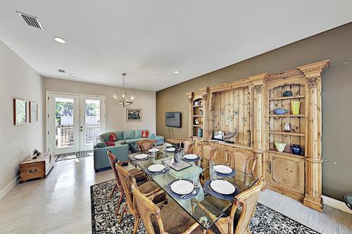 Charming Casa Nel Bosco - Walk To Eateries & Shops Home