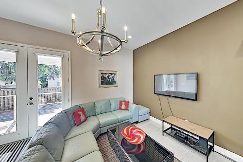 Charming Casa Nel Bosco - Walk To Eateries & Shops Home