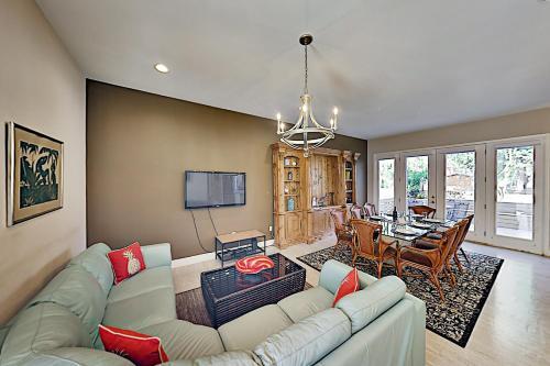 Charming Casa Nel Bosco - Walk To Eateries & Shops Home