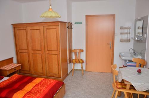 Hostal Haus Dachstein Schnitzer