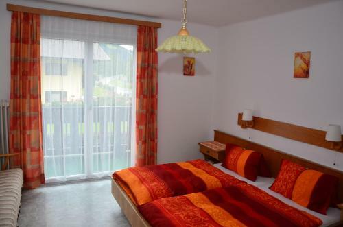 Hostal Haus Dachstein Schnitzer