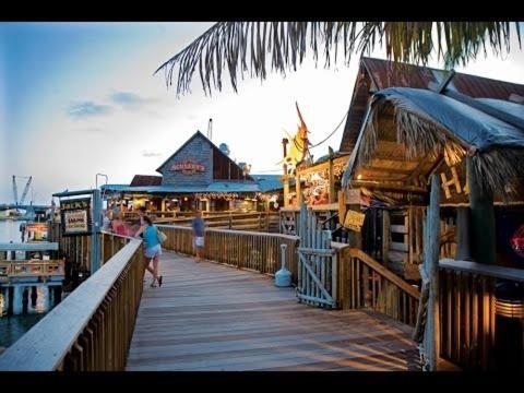 Apartamento Tropic Terrace #11 - Beachfront Rental Condo