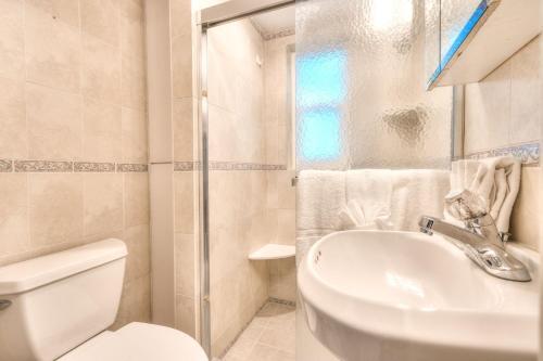 Apartamento Tropic Terrace #11 - Beachfront Rental Condo