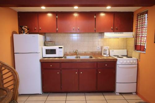 Apartamento Affordable Beach Condos - One Bed Budget With Full Kitchen Condo