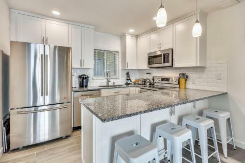 Brightwater Beach - Amazing Updates, Just A Block From The Beach