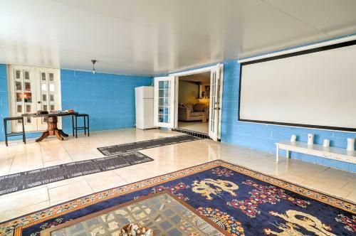 St Petersburg Home With Pool - 4 Miles From Downtown!