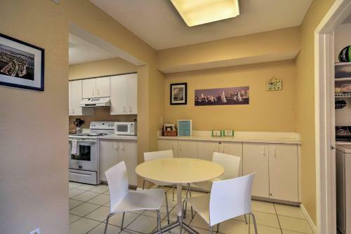 Apartamento St Petersburg Home With Pool Access, Oceanfront Views