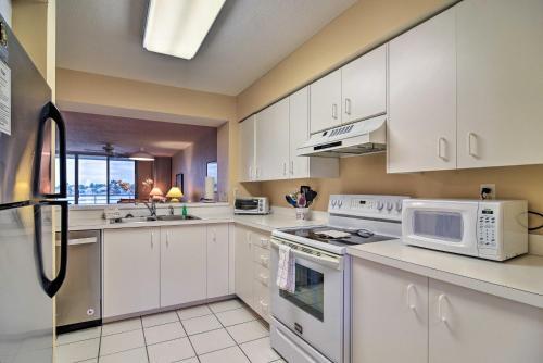 Apartamento St Petersburg Home With Pool Access, Oceanfront Views
