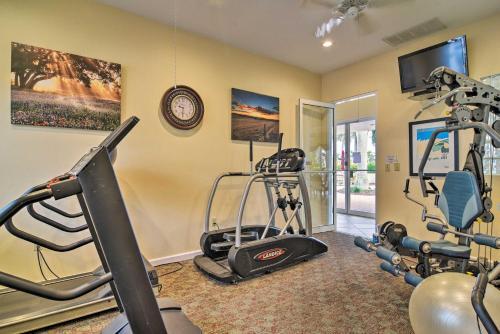 Apartamento St Petersburg Home With Pool Access, Oceanfront Views