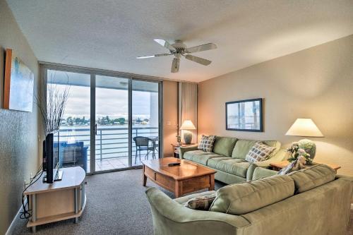 Apartamento St Petersburg Home With Pool Access, Oceanfront Views