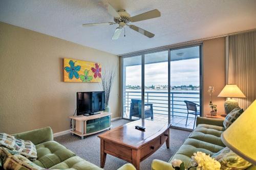 Apartamento St Petersburg Home With Pool Access, Oceanfront Views