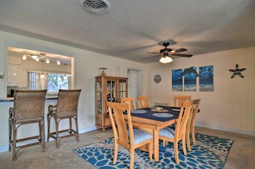 Coastal Getaway With Yard, About 3 Mi To St Pete Beach!