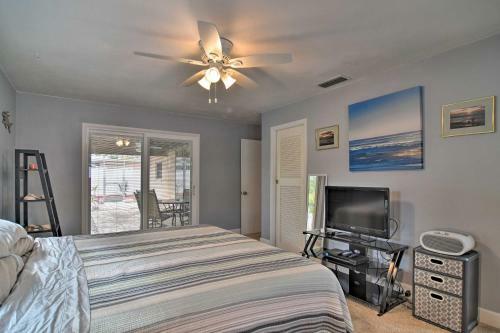 Coastal Getaway With Yard, About 3 Mi To St Pete Beach!