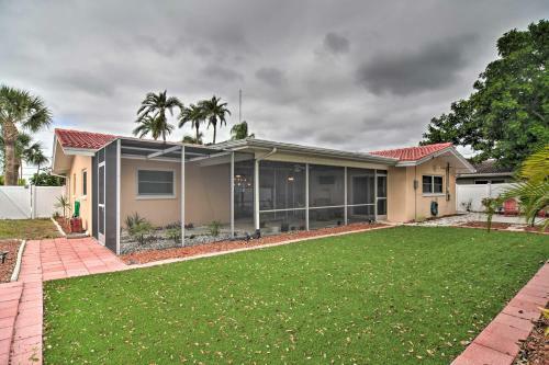 Coastal Getaway With Yard, About 3 Mi To St Pete Beach!