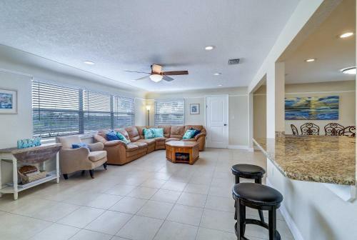 New Listing! Spacious Haven With Pool & Hot Tub Home