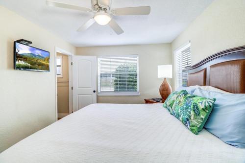 New Listing! Spacious Haven With Pool & Hot Tub Home