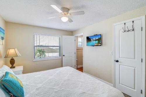 New Listing! Spacious Haven With Pool & Hot Tub Home