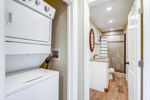 New Listing! Spacious Haven With Pool & Hot Tub Home