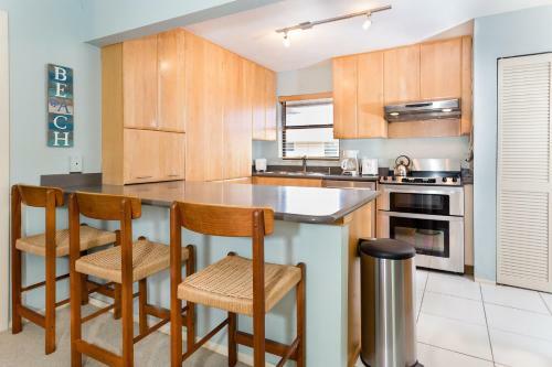 Tropical Condo On Sanibel's Secluded West End - Blind Pass B211