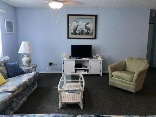Quiet Resort Condo Surrounded By Tropical Vegetation - Blind Pass E102