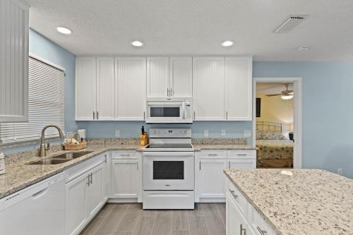 Quiet Resort Condo Surrounded By Tropical Vegetation - Blind Pass E102