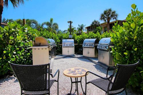 Quiet Spacious Condo Near Famous Bowman's Beach - Blind Pass G203