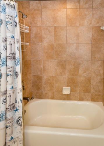Quiet Spacious Condo Near Famous Bowman's Beach - Blind Pass G203